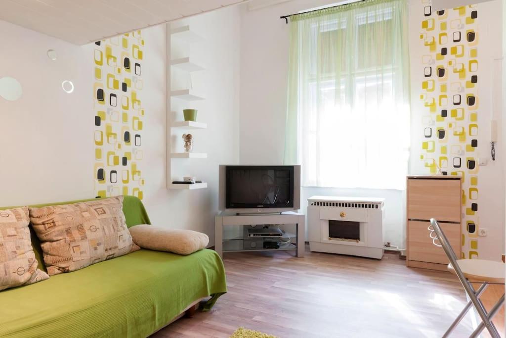 Ferienwohnung Dora'S Calm Nest Over The Chestnut Tree Budapest Exterior foto