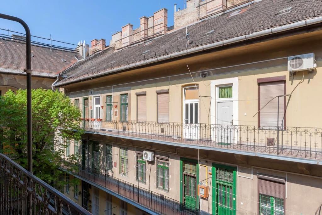 Ferienwohnung Dora'S Calm Nest Over The Chestnut Tree Budapest Exterior foto