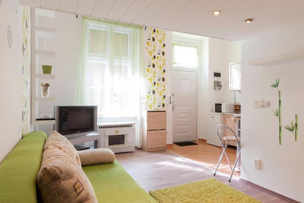 Ferienwohnung Dora'S Calm Nest Over The Chestnut Tree Budapest Exterior foto