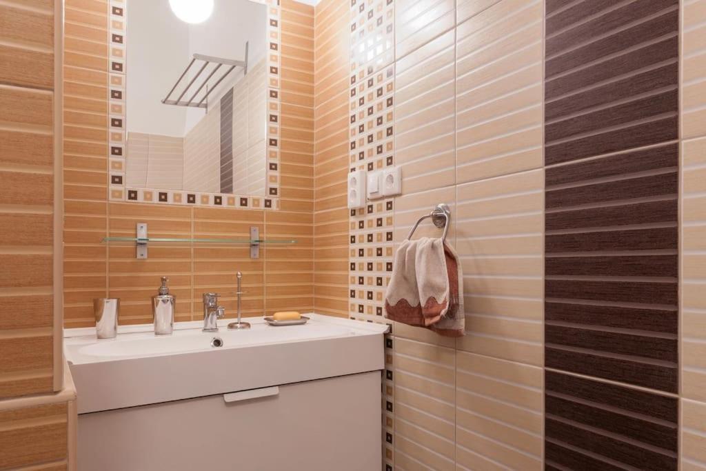 Ferienwohnung Dora'S Calm Nest Over The Chestnut Tree Budapest Exterior foto